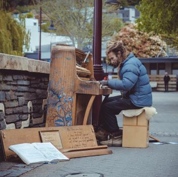 Queenstown street piano player with dreads