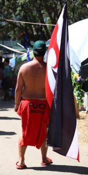 Shirtless guy with Maori flag - Convoy 2022