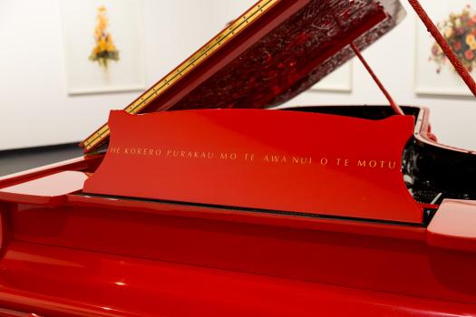The red piano - Te piana whero