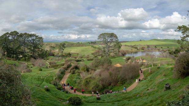 Hobbiton visitors panorama