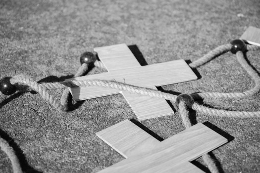 Wooden crosses with strings, R4L 2022