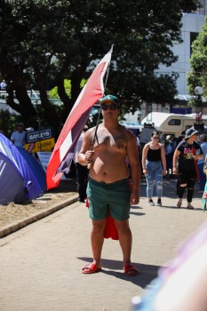 Tattooed guy with Maori flag - Convoy 2022