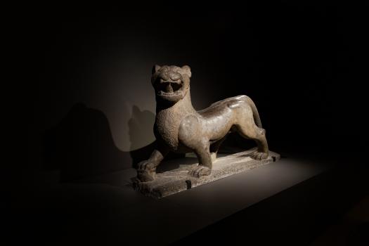 Asian Felidae sculpture