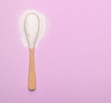 Left aligned stevia powder on pink background