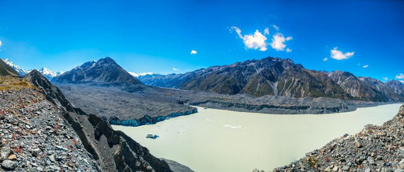 The far end of the Tasman Glacier lake