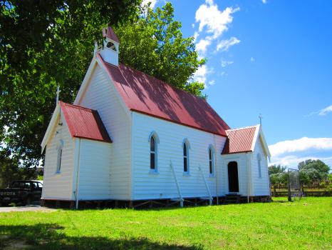 Sunny day and Church in Hawkes bay