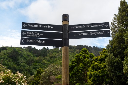 Direction sign in botanic gardens