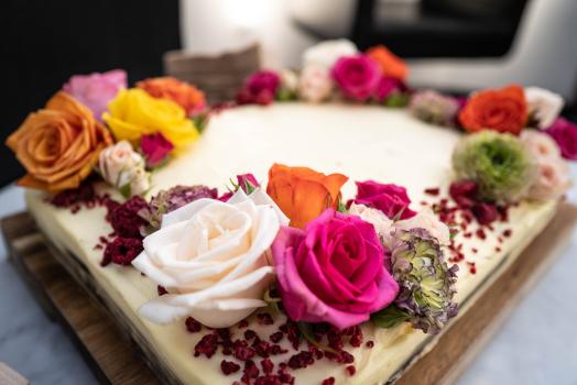 Cake with floral decoration