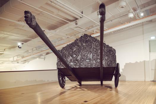 Māori sculpted wagon