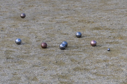 Ball landing in Petanque game
