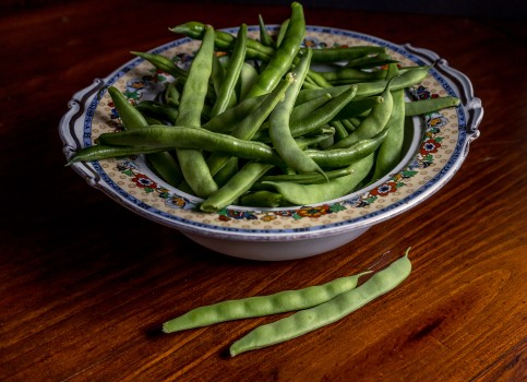 Fresh green beans in an old bowl