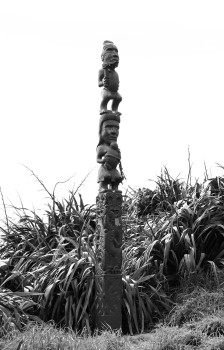 Māori Totem pole black and white