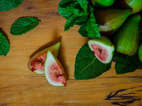 Figs fresh Cut Fruit Mint