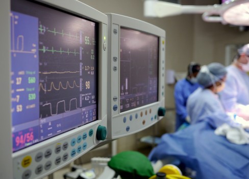 Heart monitor in hospital ER