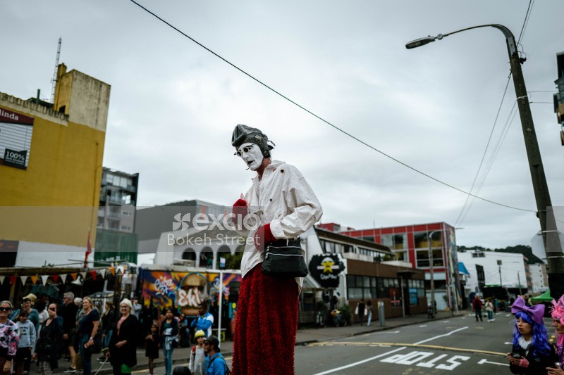 Man with face paint walk on stilts at Cuba Dupa 2021