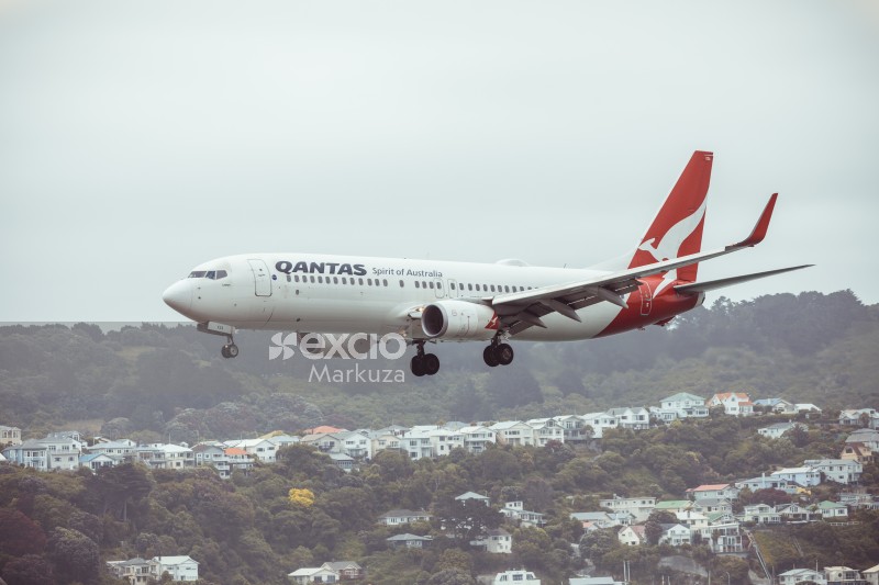 AIR Qantas over Wellington