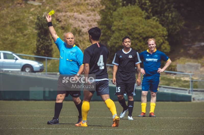 Referee gives yellow card to player over illegal tackle - Sports Zone sunday league