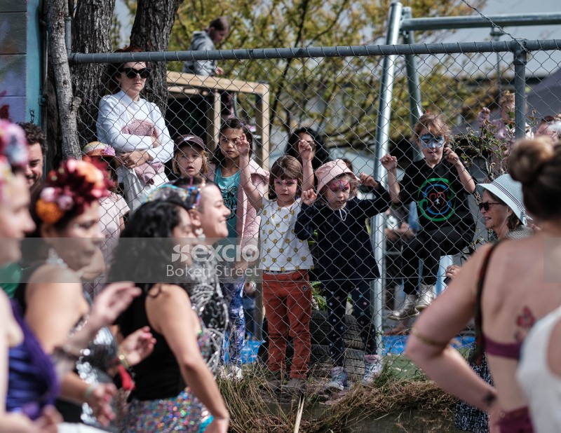 Children looking at participants from behind the fence at Aro valley Fair 2021