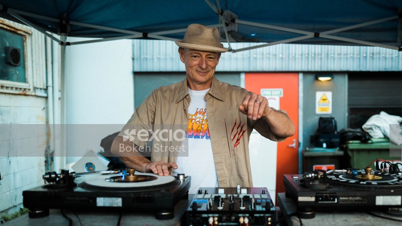 Old guy dj mixing at Newtown festival 2021
