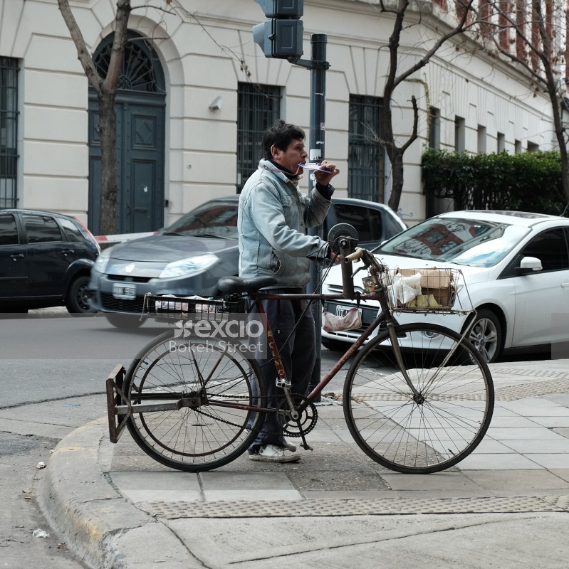 Man with bike Buenos Aires