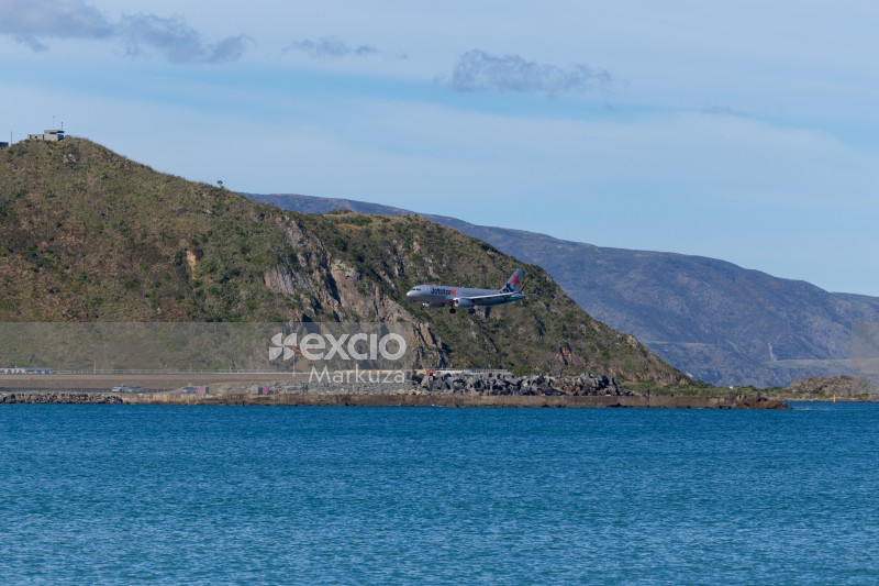 Jet Star flight coming into Wellington Airport