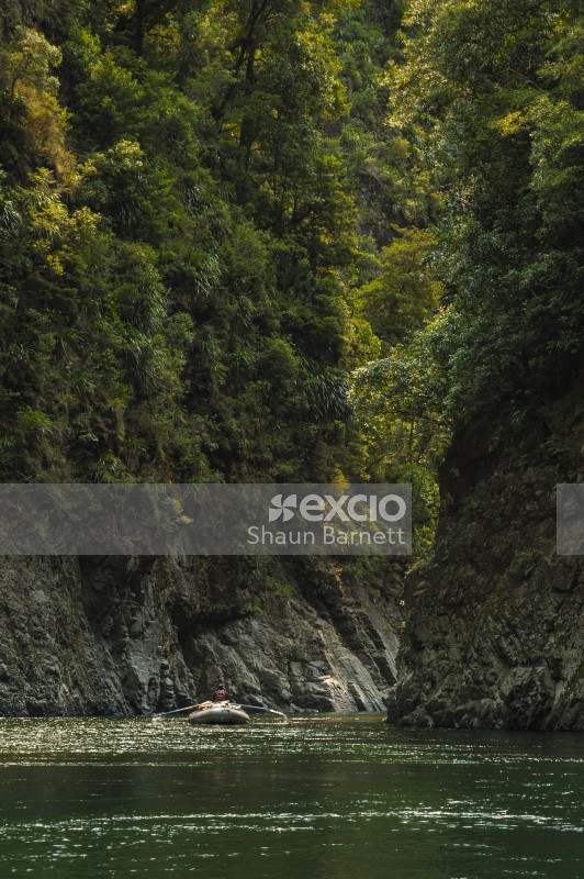 Rafting middle gorge, Motu River