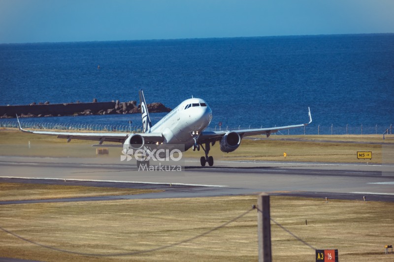 AIR New Zealand oceanic runway takeoff