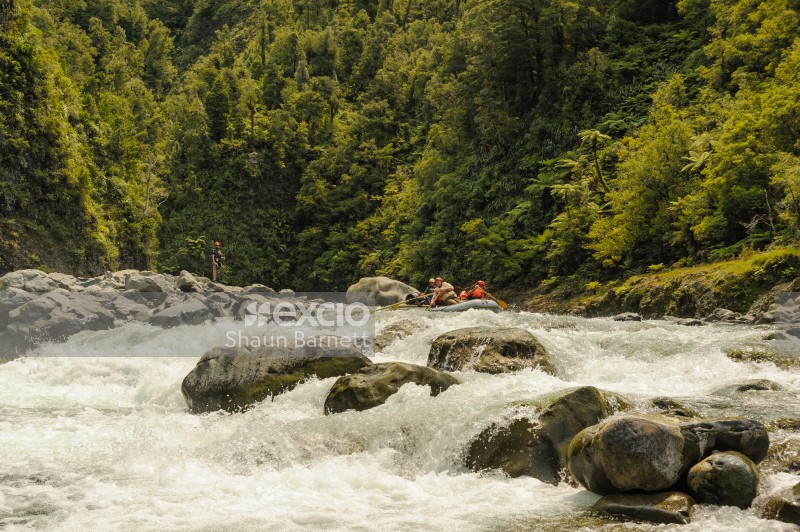 Rafting  rapid, Motu River