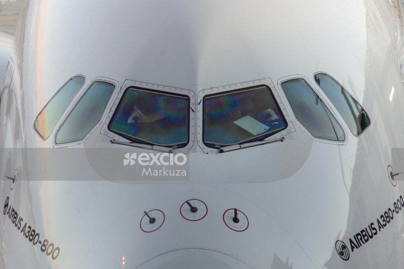 Airbus A380-800 cockpit windows