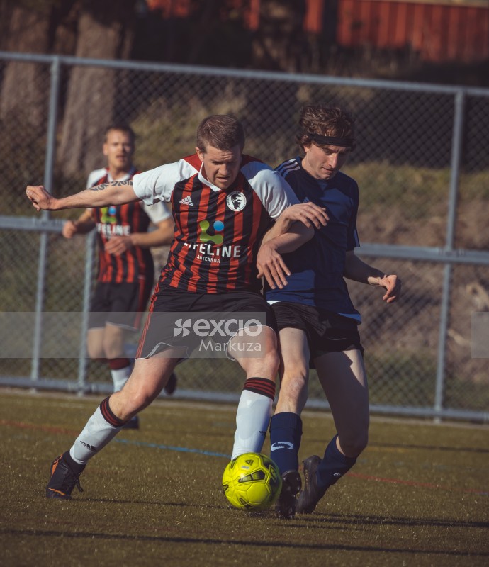 Super Paddys FC player shove tackling opponent - Sports Zone sunday league