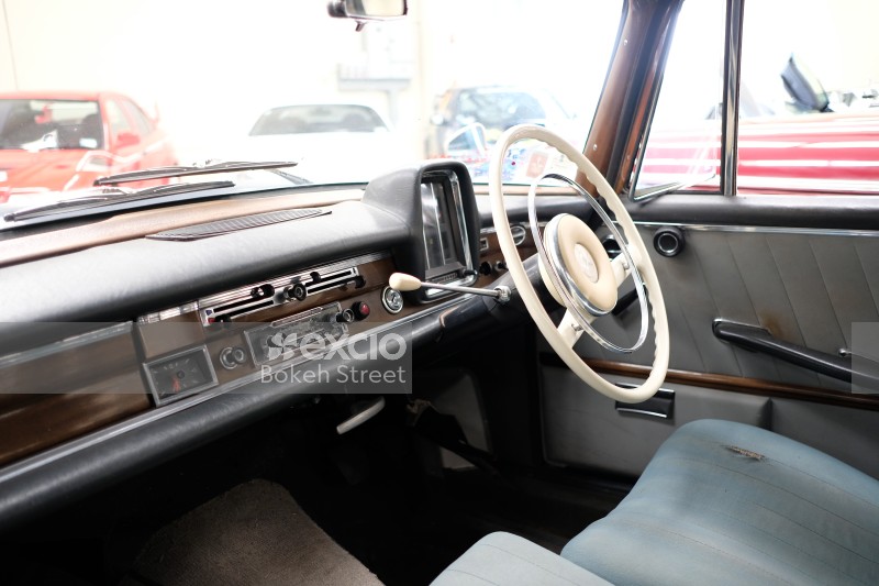 Classic Mercedes Benz black and brown interior column gear shifter