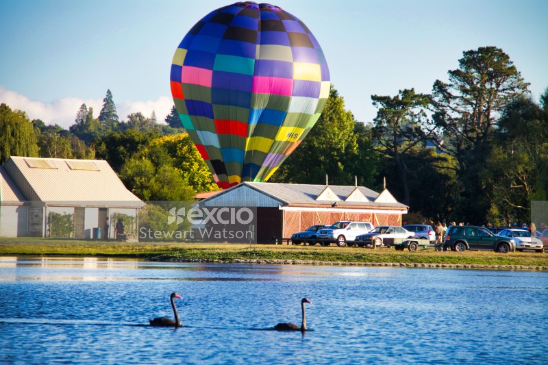 Henley Lake hot air ballon