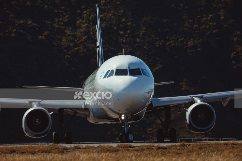 AIR NZ plane turning on runway