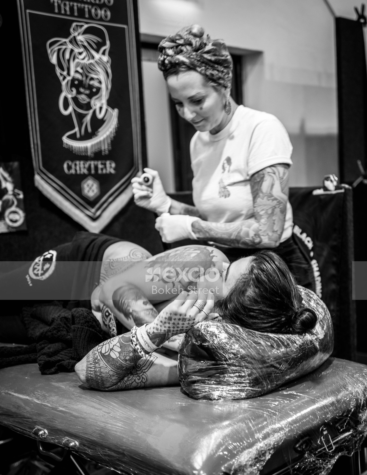 A tattoo artist and client at Wellington tattoo convention 2021 monochrome
