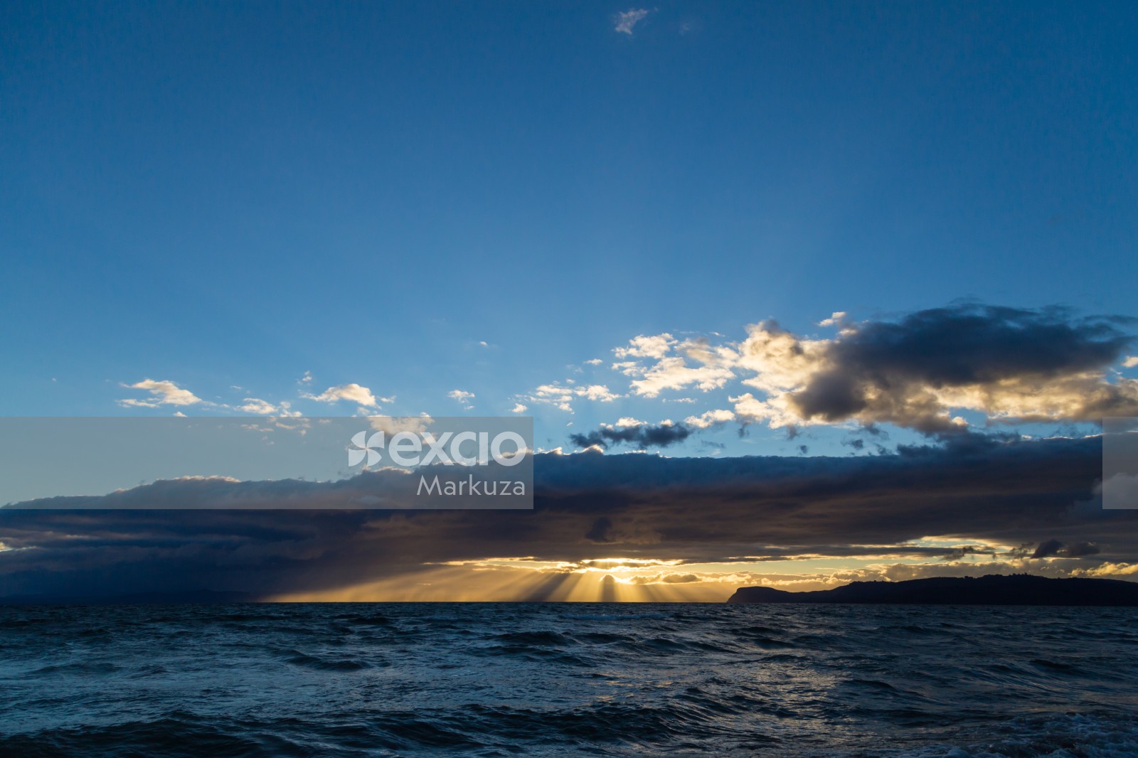The last sun over lake Taupo