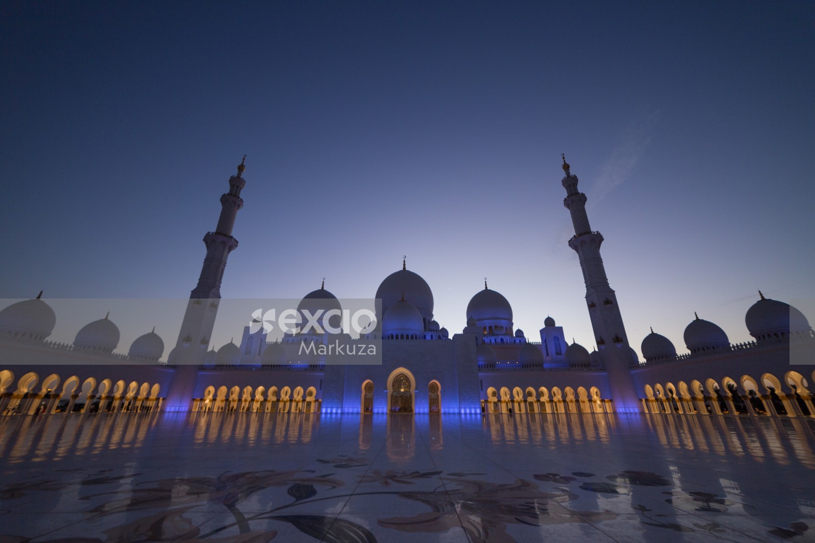 Evening at the Sheik Zayed Grand Mosque