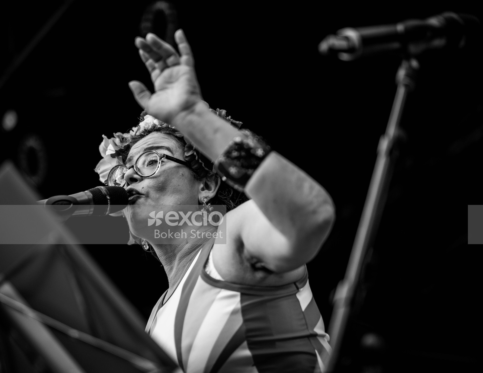 Woman singing at Cuba Dupa 2021 bokeh monochrome