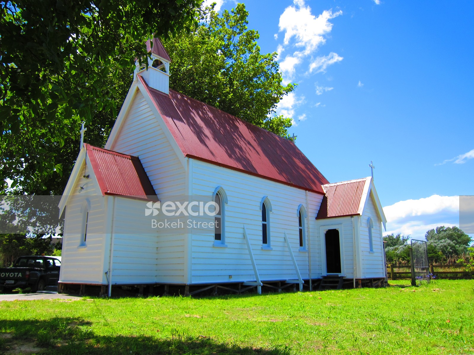 Sunny day and Church in Hawkes bay