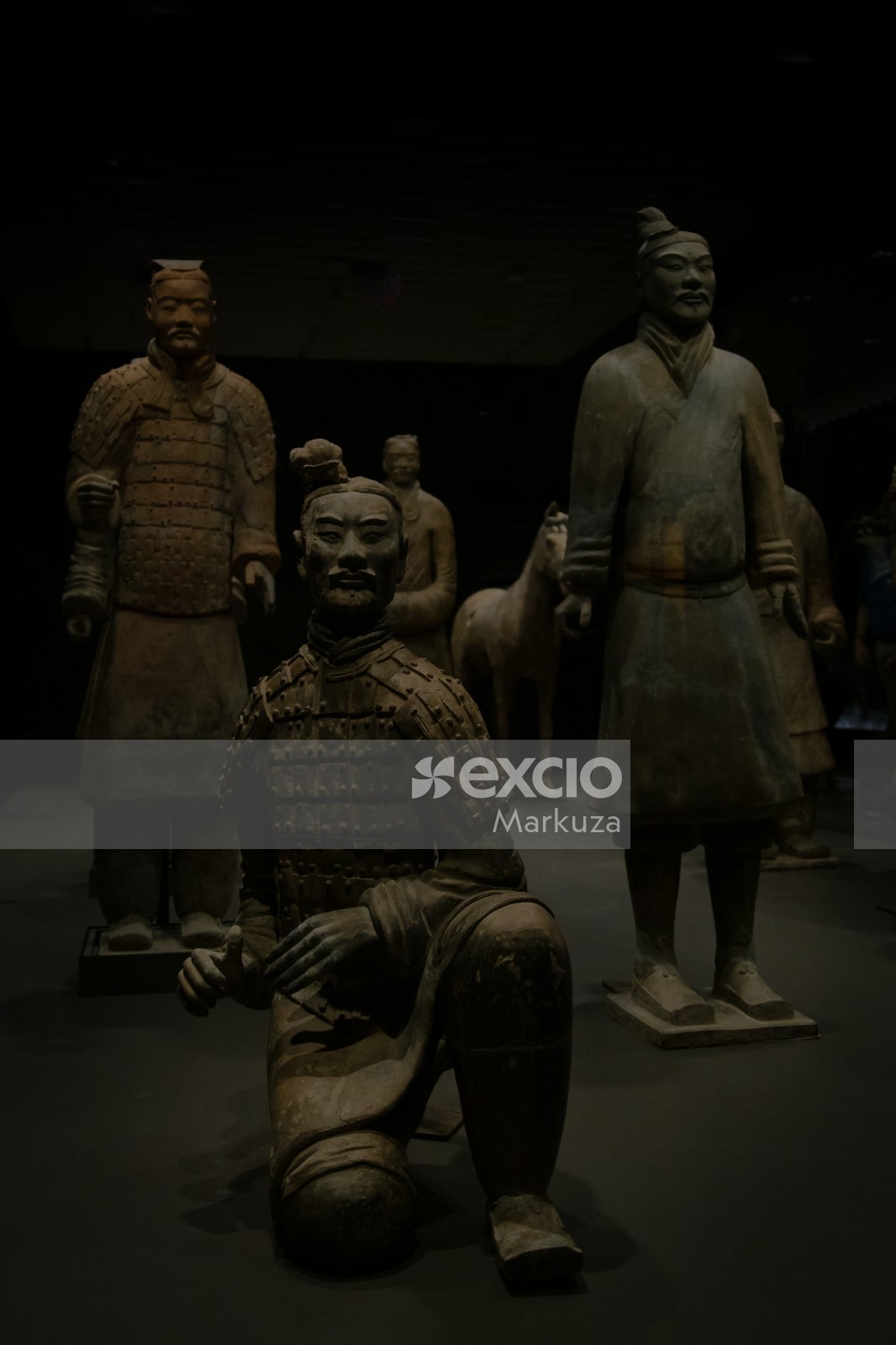 Kneeling terracotta warrior figurine