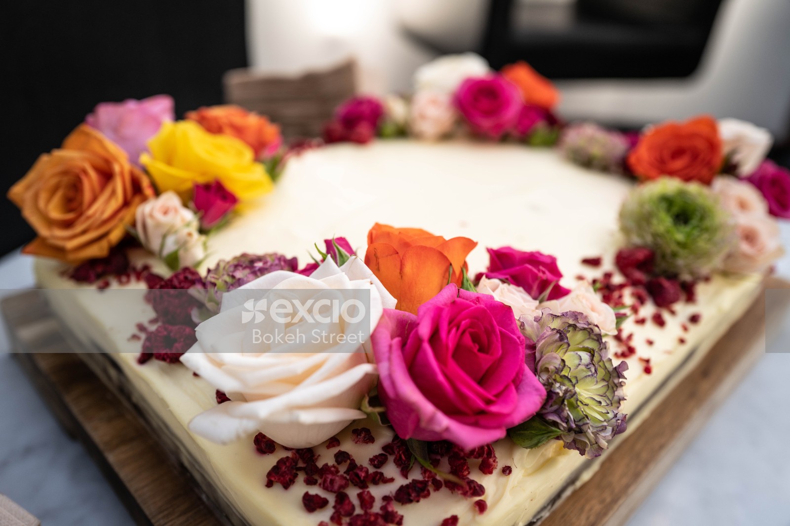 Cake with floral decoration