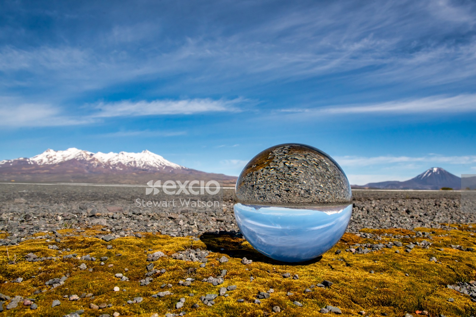 Crystal ball capture in the desert road