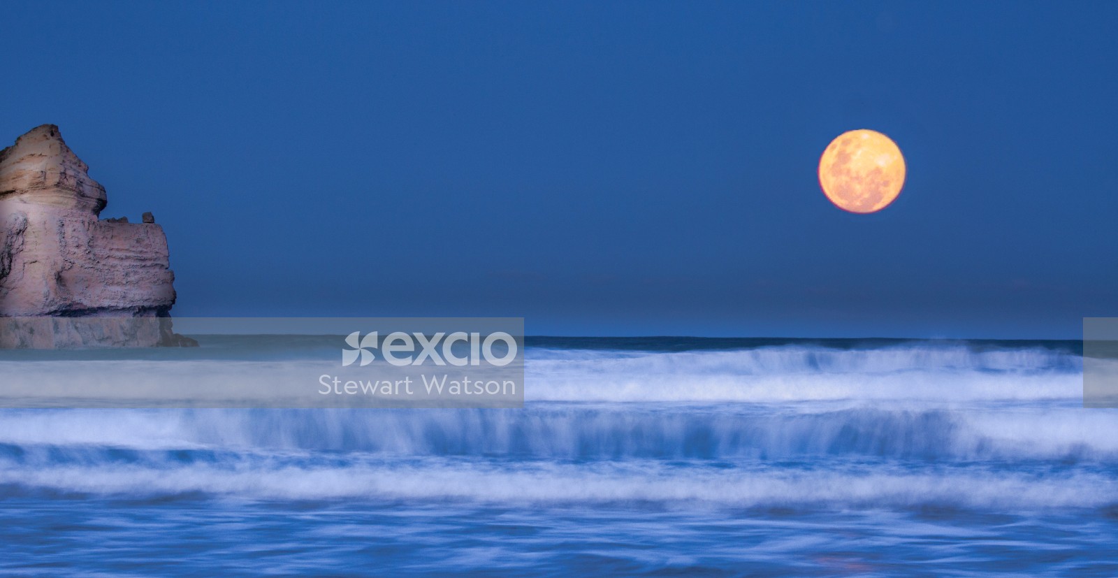 Castlepoint  super moon above the horizon
