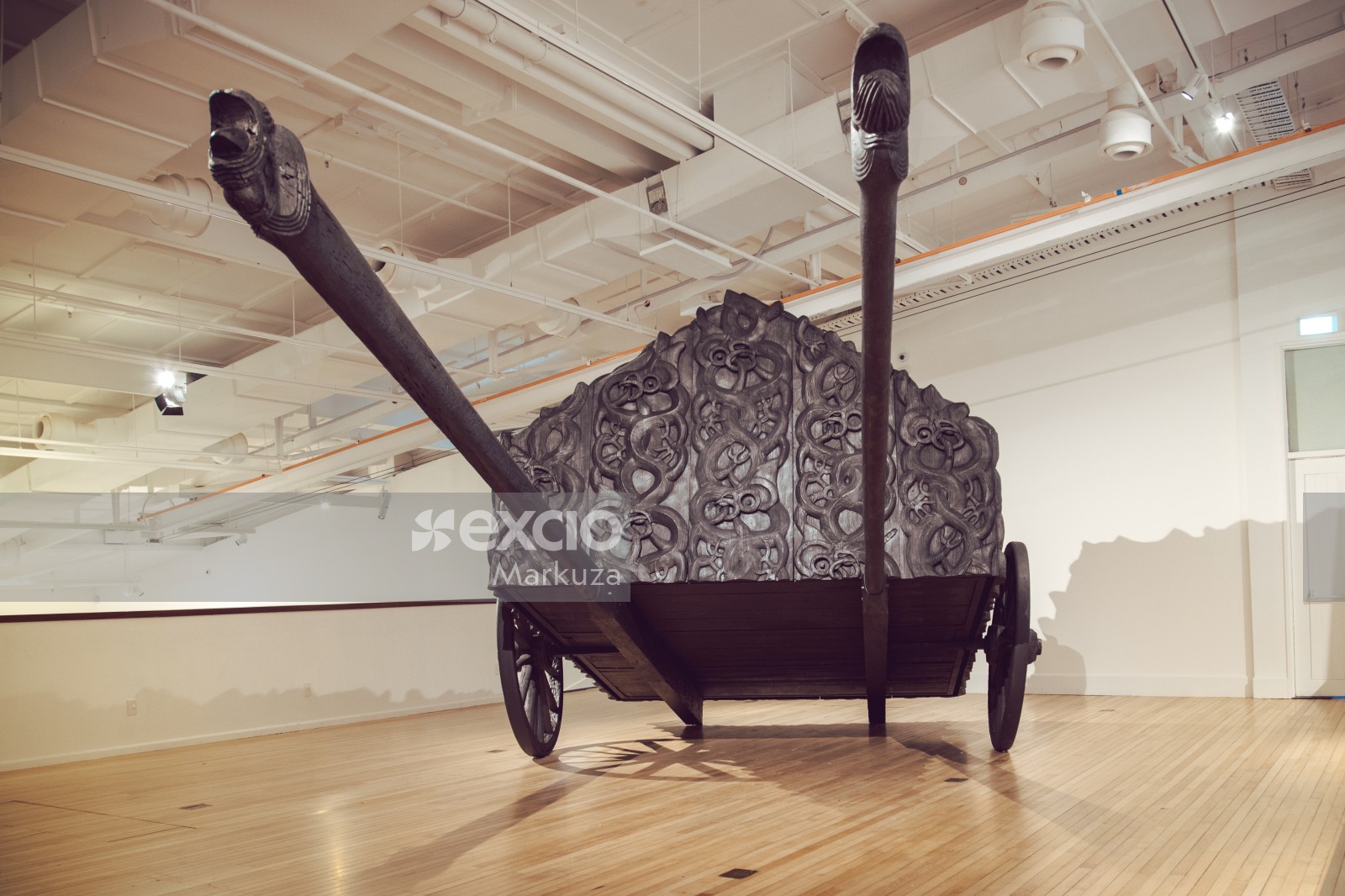 Māori sculpted wagon