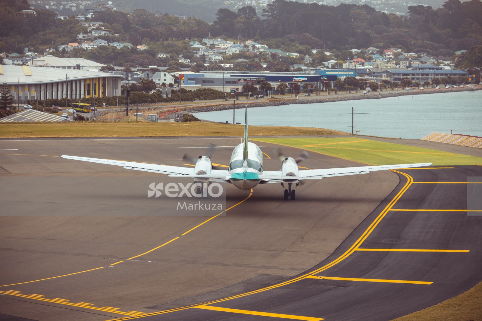 AIR Chathams aircraft taxiing