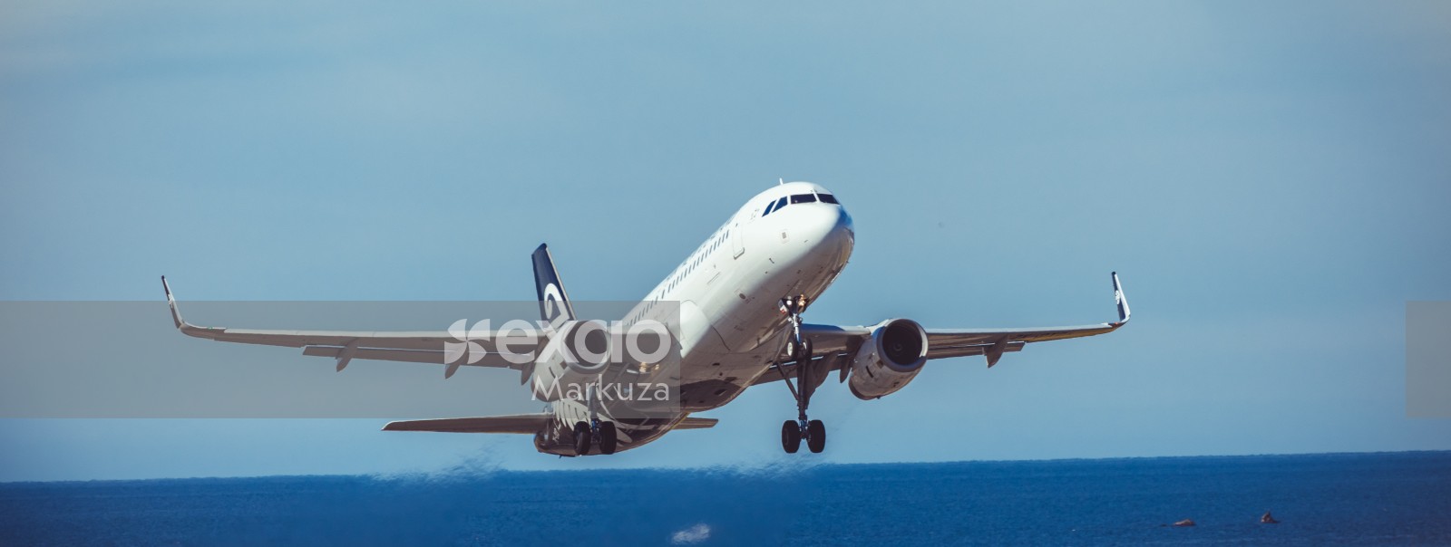 AIR New Zealand full thrust takeoff