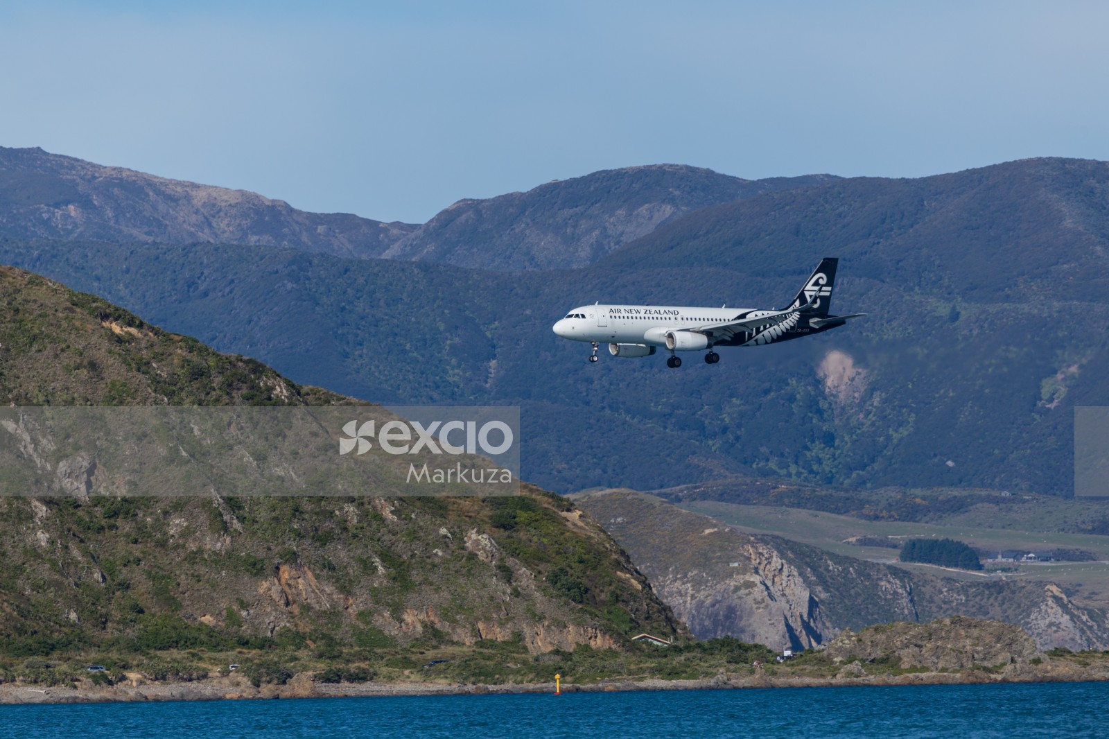AIR NZ airplane approaching Wellington airport
